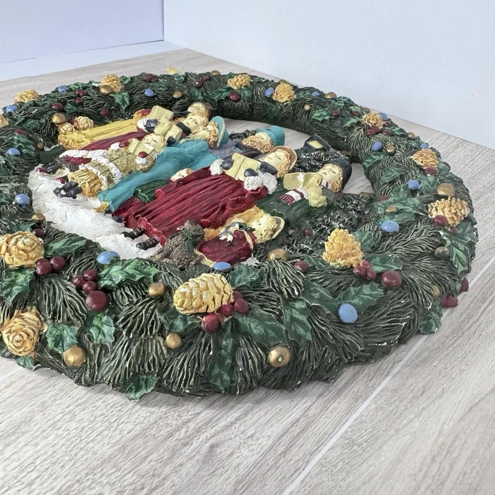 Christmas Carolers Wreath Wall Decor Holiday Choir Pinecones Resin 12 Inch